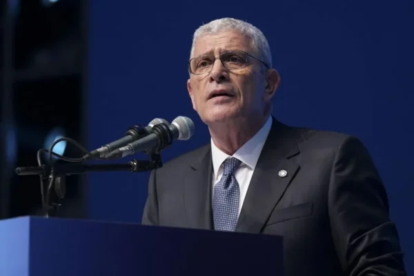 Dervişoğlu: Türk milletinin sessiz halinden korksu... Dervişoğlu: Türk milletinin sessiz halinden korksu...