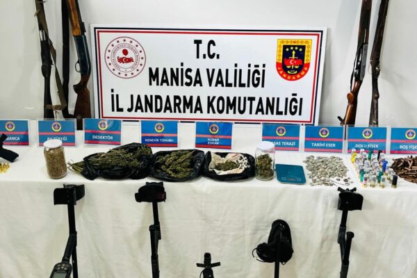 Salihli’de kaçakçılık operasyonu: 2 gözaltı Salihli’de kaçakçılık operasyonu: 2 gözaltı